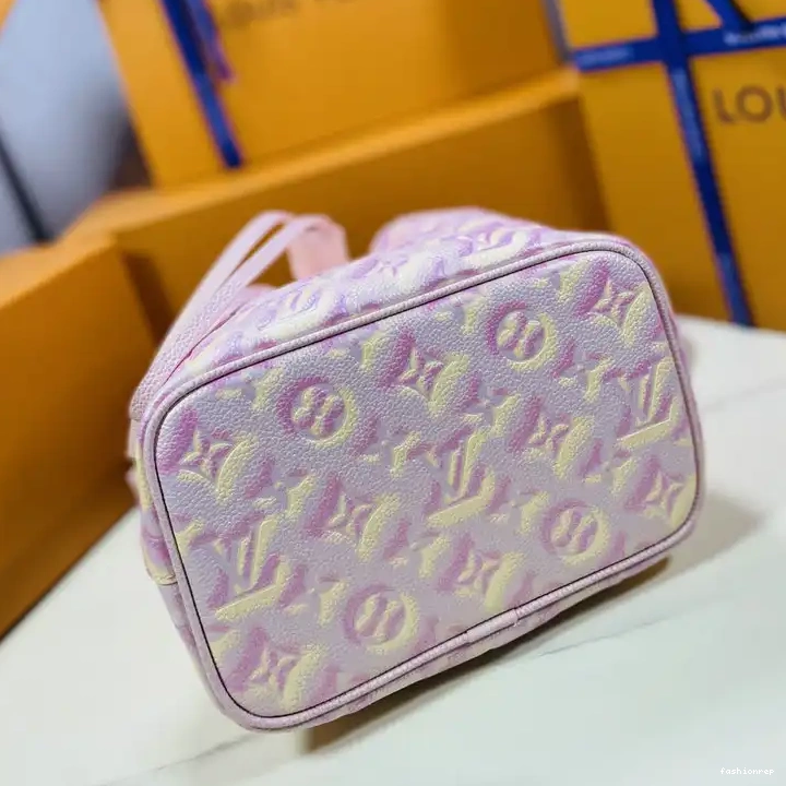 Fashionrepsfam ru LV 2207DJ0001 Bag 0812